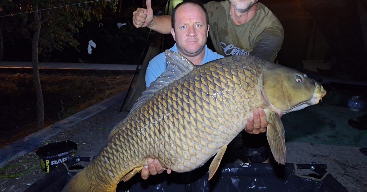 28 kiloluk dev sazan görenleri hayrete düşürdü