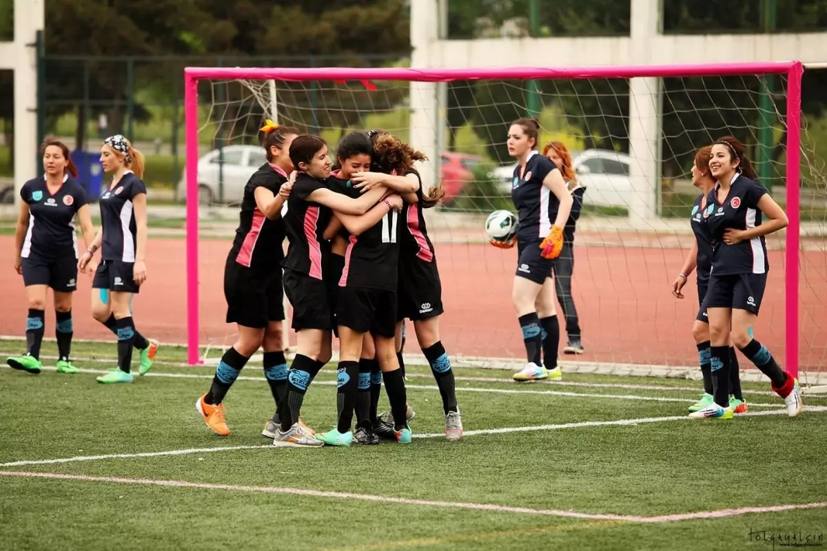 Kızlar Sahada Kupası Başladı