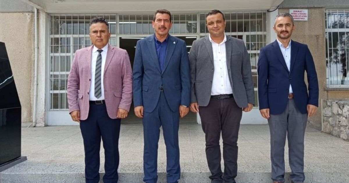 Öğrencilerin gözü önünde öğretmene darp!