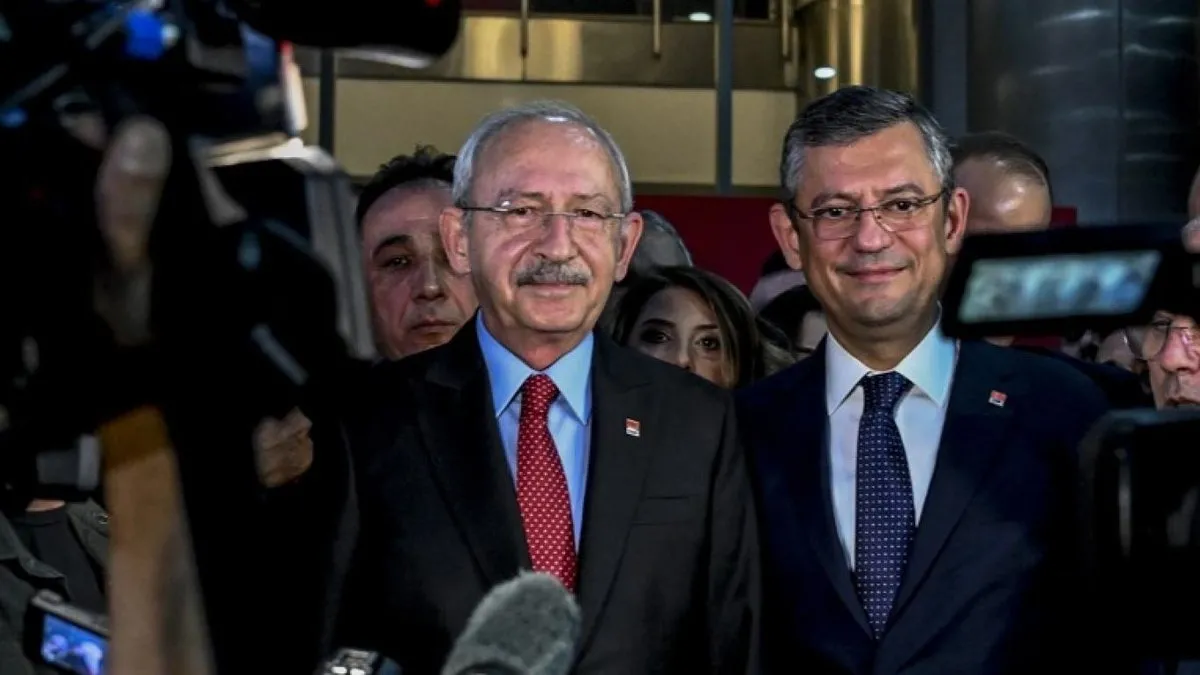 CHP’de kılıçlar çekildi: Hakaretler havada uçuştu