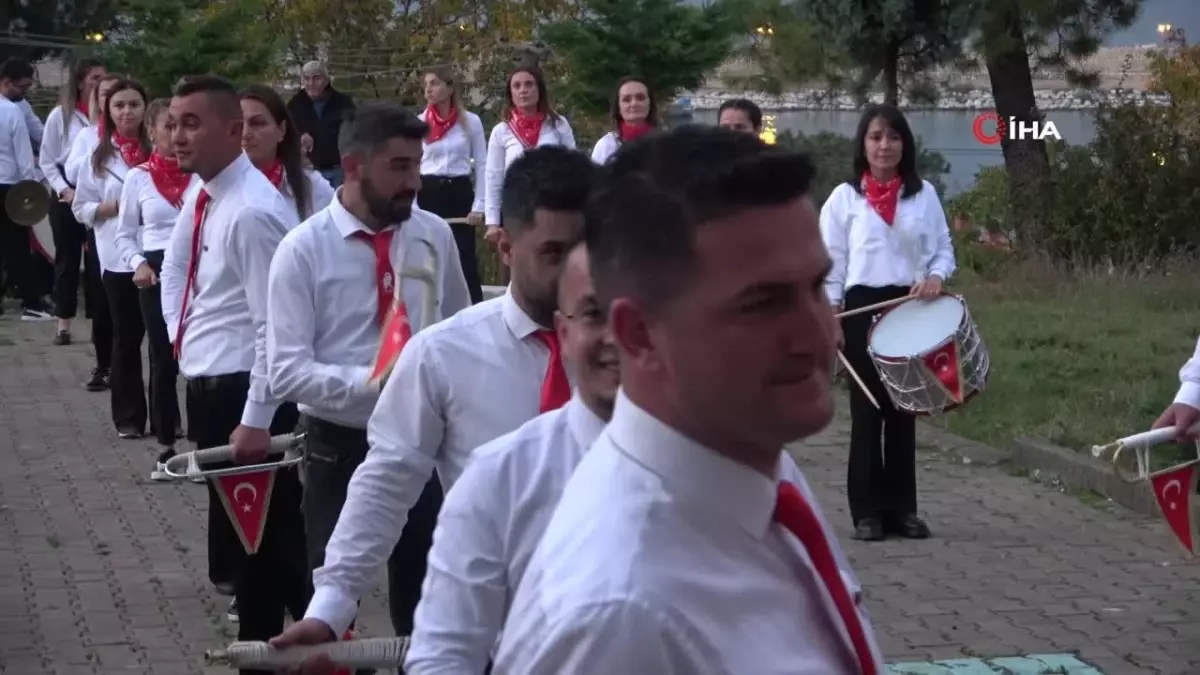 Kurucaşile Halk Bandosu İlk Gösterisini Fener Alayı’nda Gerçekleştirdi