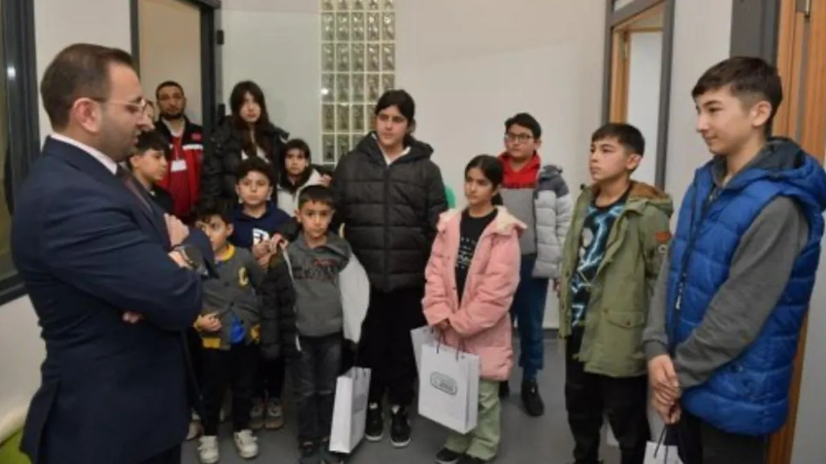 Esenyurtlu şehit ve gazi çocuklarından örnek davranış: Görme engelliler için gönüllü okuyucu oldular