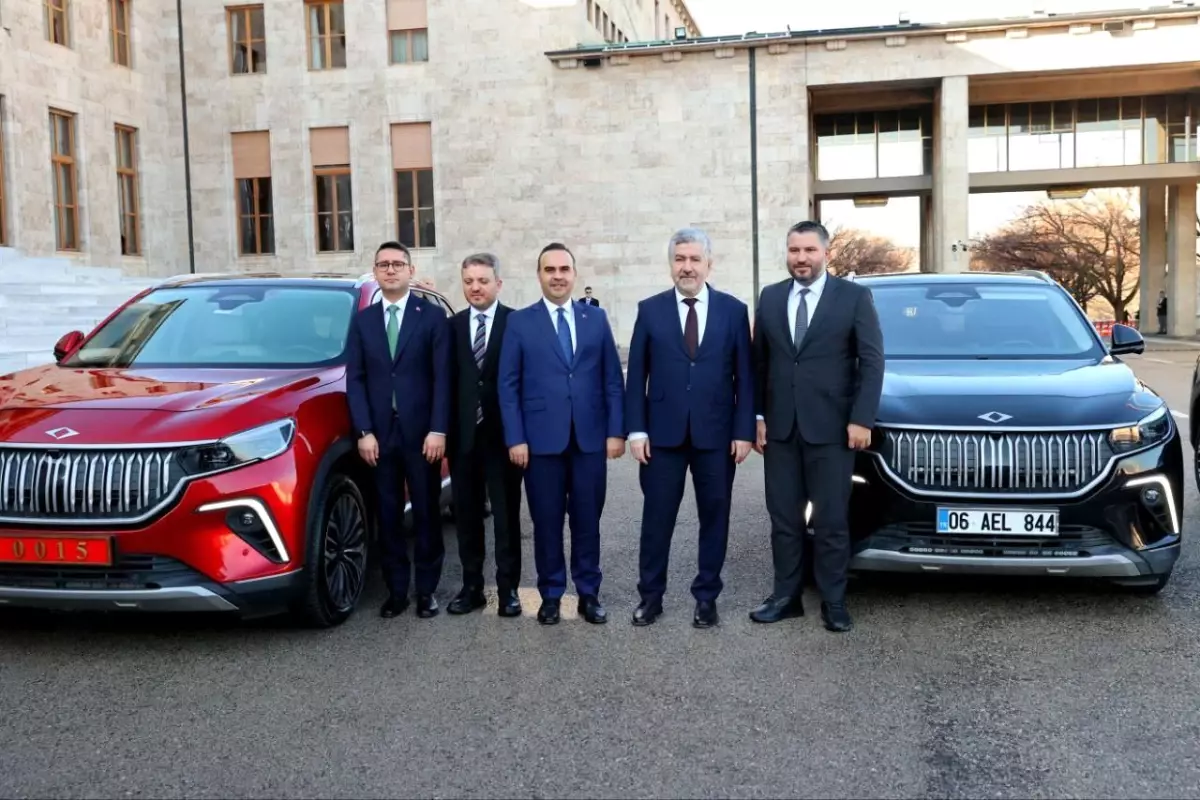 Bakan Kacır, Togg ile Meclis’e Geldi