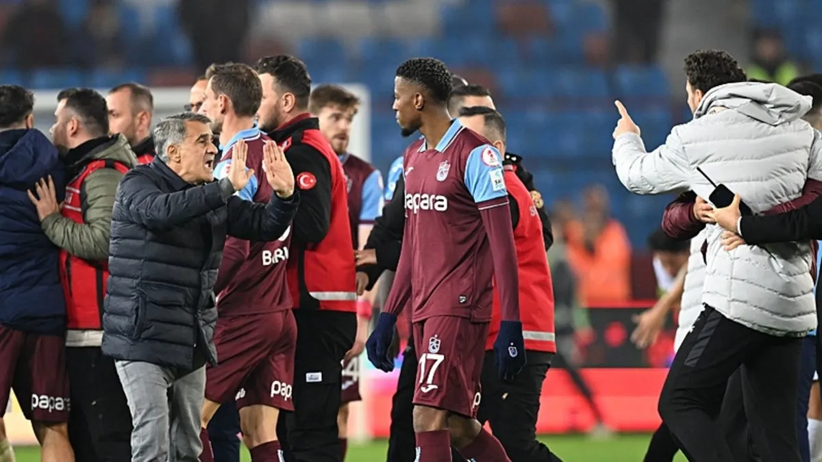 Son dakika haberi: Trabzonspor – Alanyaspor maçında saha karıştı! Son düdükten sonra gerginlik…