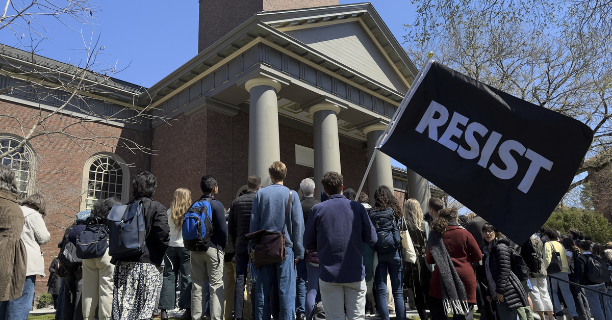 Harvard Üniversitesi, fonlarının dondurulmasını engellemek için Trump yönetimine dava açtı